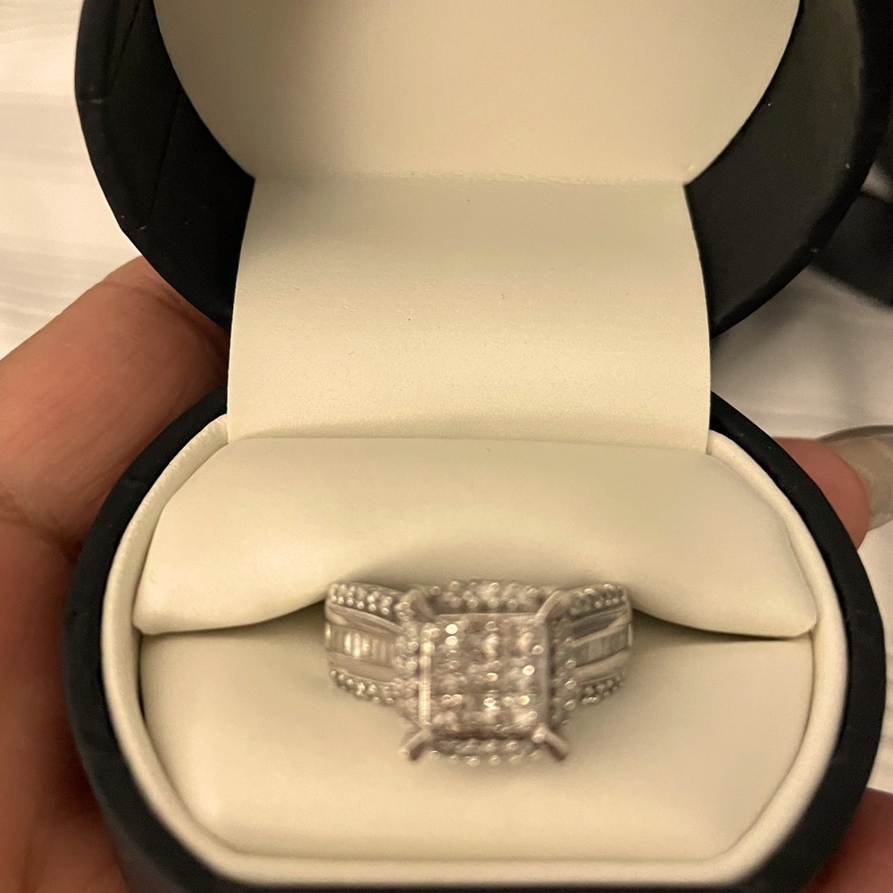 1 carat total weight 10k white Gold engagement ring